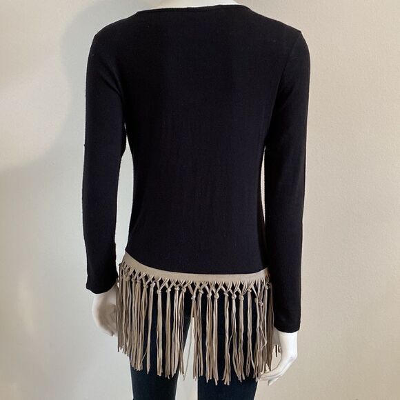 Black top long sleeve scoop neck with tan fringe S - Picture 4 of 4
